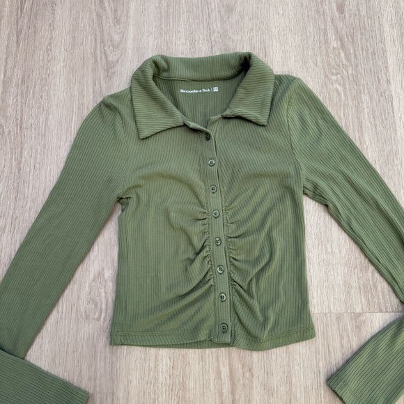 Like New XXS Abercrombie & Fitch Green Long Sleeve Collar Button Up Shirt - Picture 2 of 10